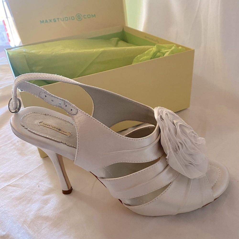 Lovely MaxStudio White Sling backs. Satin Chiffon w/Flower. Size 8 1/2